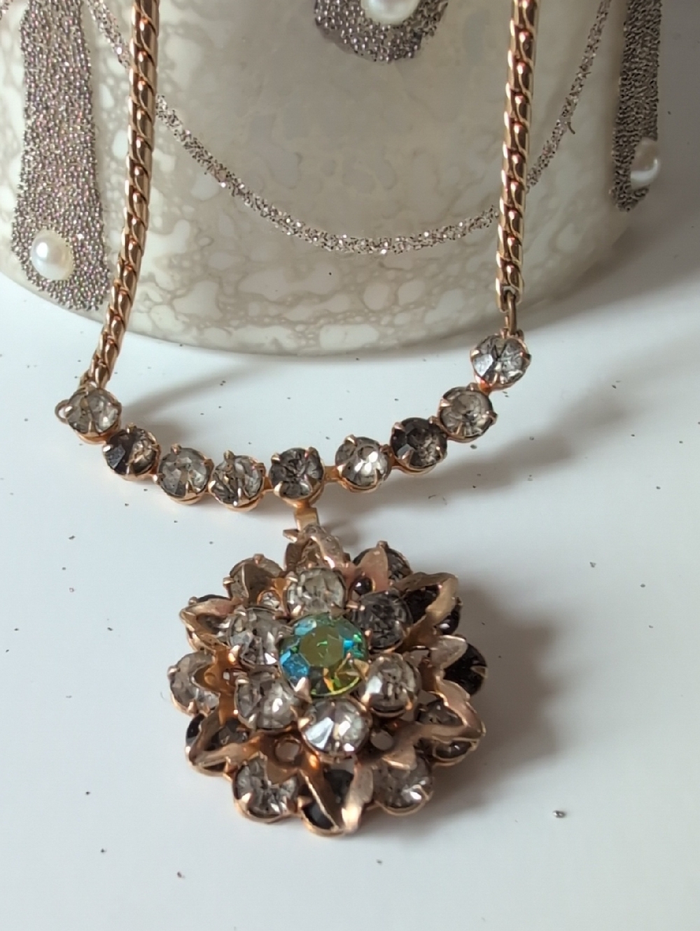 Vintage Elegant Gold Tone Necklace with Crystal Accents